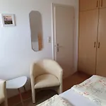 Apartment Eden's